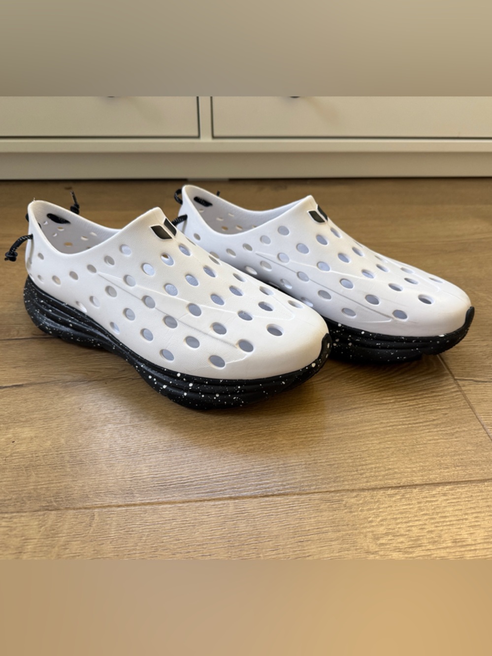 Men’s Kane shoes white size 11